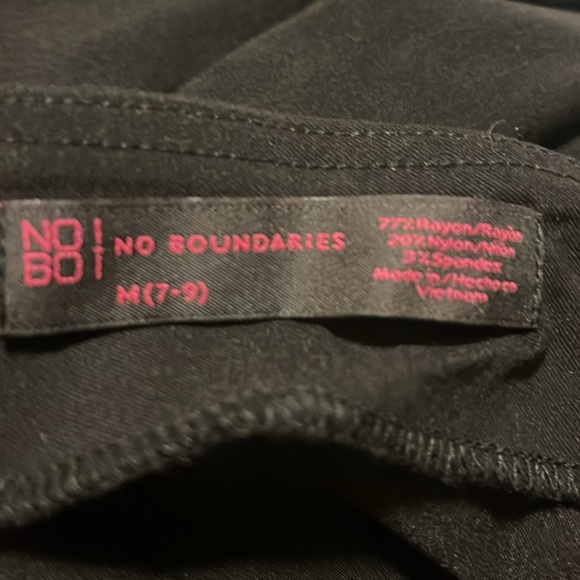 Pleated black short skirt with belt size medium - Picture 3 of 3